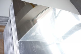 孺子牛亞克力PS鏡面板：優質塑膠鏡片定制分切解決方案